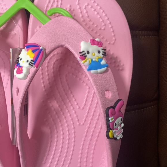 Crocs Classic Platform Hello Kitty Flip Flop Sandals - Picture 3 of 8